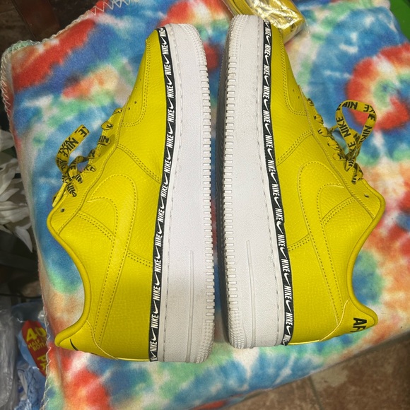 Nike Women’s Air Force 1 Low - Bright Yellow and White - Picture 5 of 10